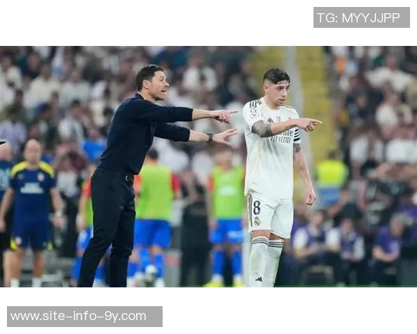 巴萨助教强调专注比赛不被裁判干扰强调皇马逼抢实力强劲